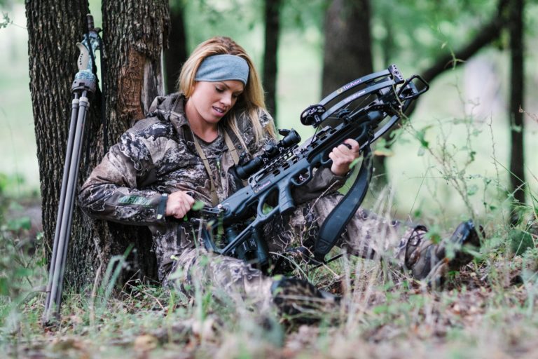 https://www.tenpointcrossbows.com/wp-content/uploads/2020/09/kendall-cocking-in-the-field-768x512.jpg